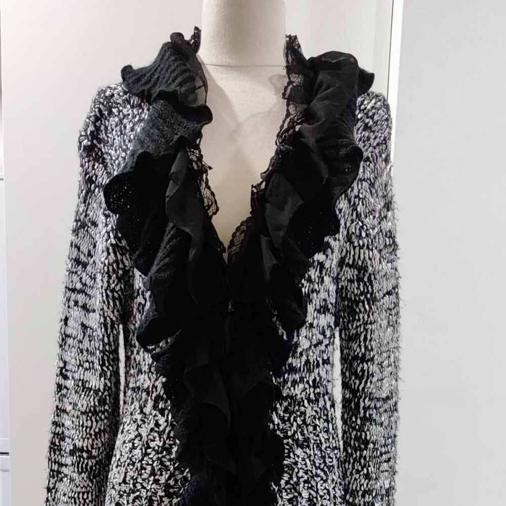 Long sweater with ruffled neck - Picture 2 of 3
